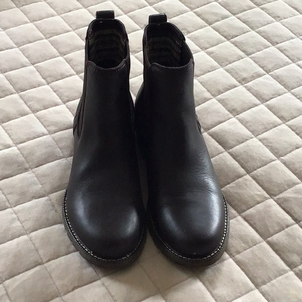 Ariat dark brown leather Chelsea   Waterproof 7.5